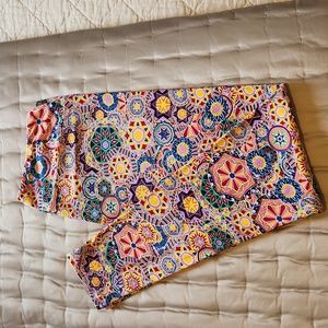 FINAL SALE Lula Roe tall & curvey leggings